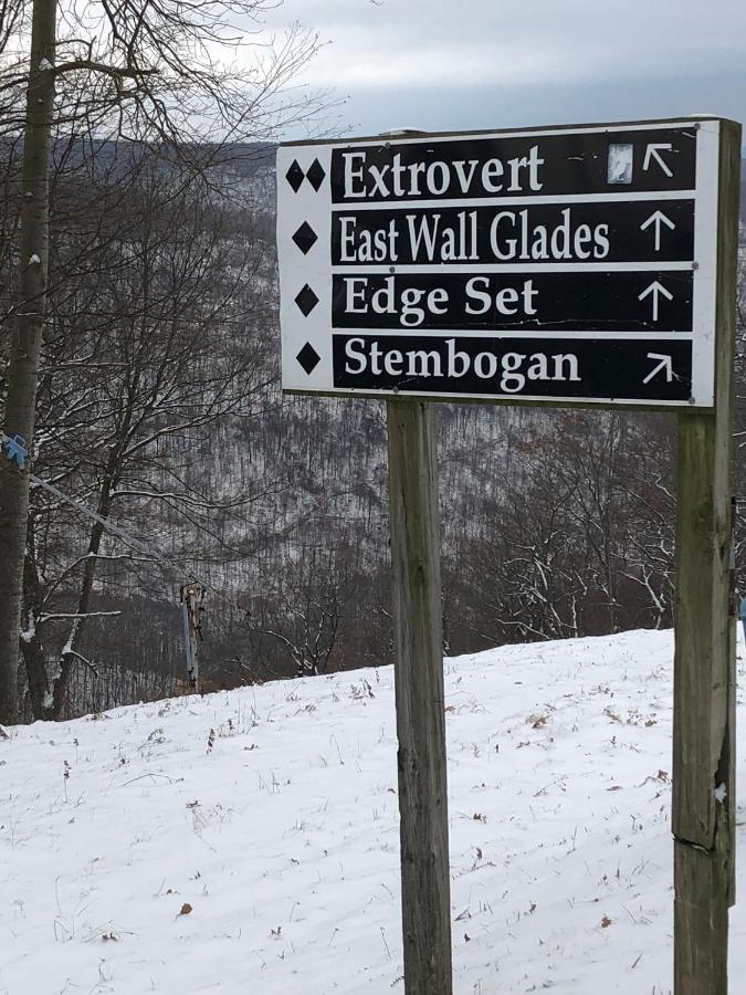 Blue Knob Bear Den * Claysburg